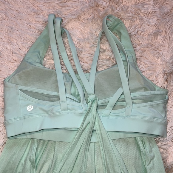 Lululemon athletica top size 10 w/ build in bra & removable cup inserts - Picture 12 of 17